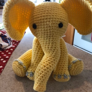Yellow Elephant with gray toes