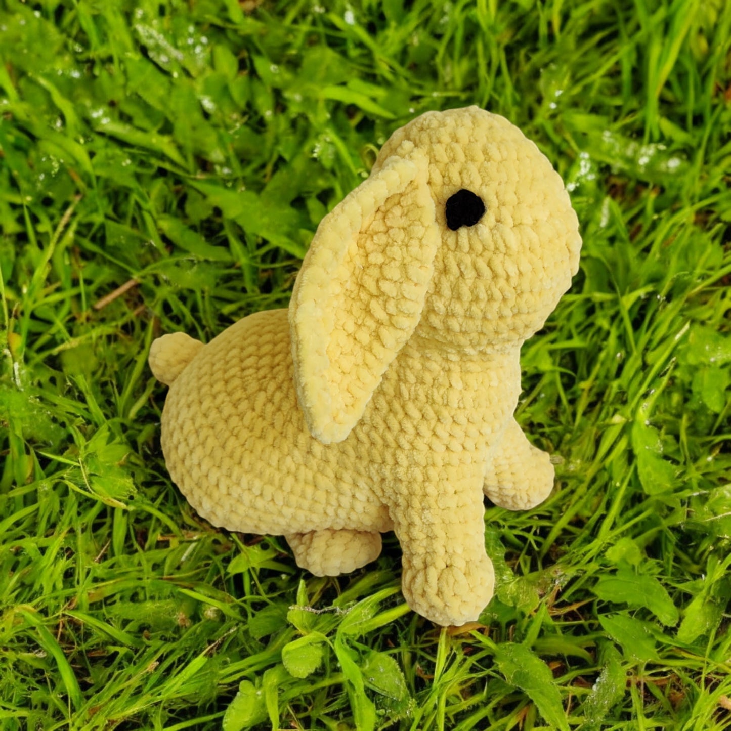 Crochet bunny, sitting, wild bunny,